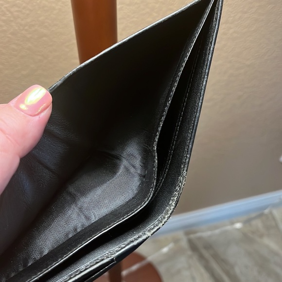 Authentic GUCCI Black Smooth Leather Silver G Logo Men’s Bifold Wallet (Unisex) - Picture 7 of 14